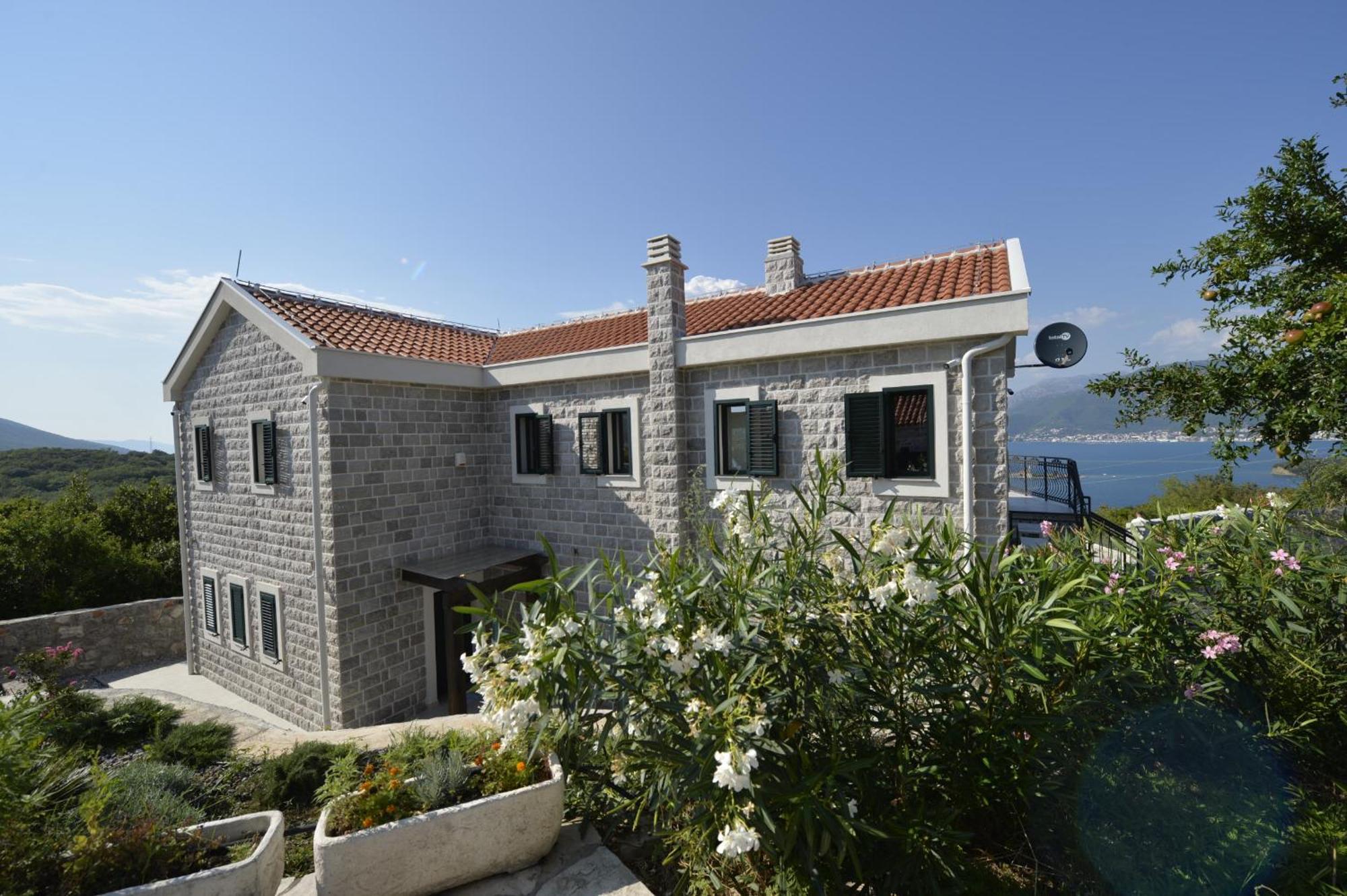 Villa Vista Azzurra Tivat Buitenkant foto