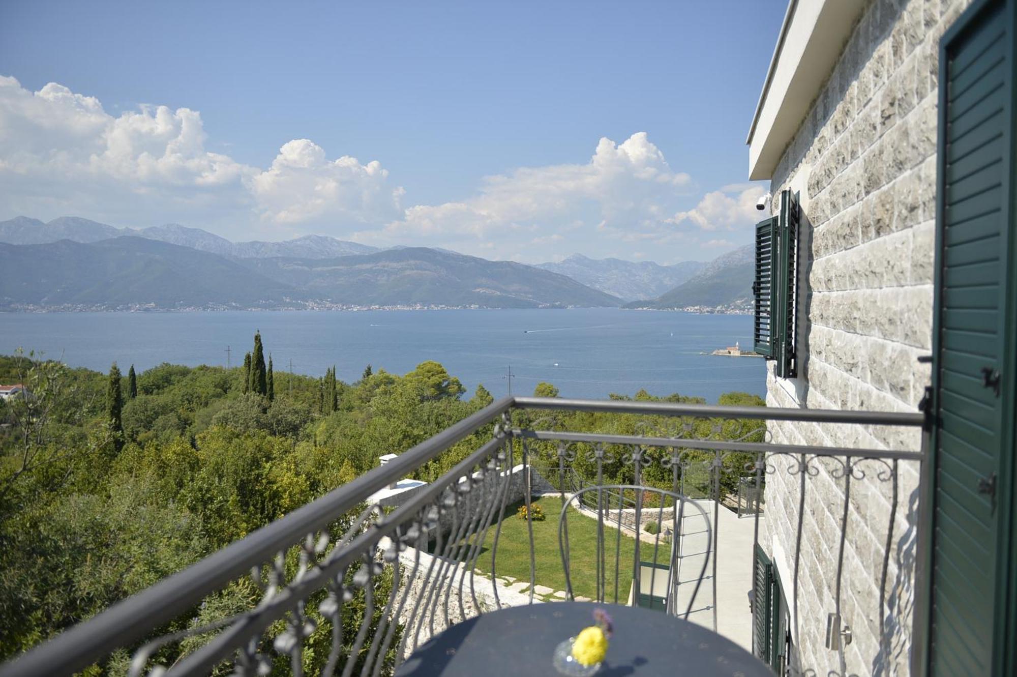 Villa Vista Azzurra Tivat Buitenkant foto